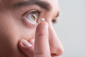Critical Tips for Contact Lens Wearers in Fall